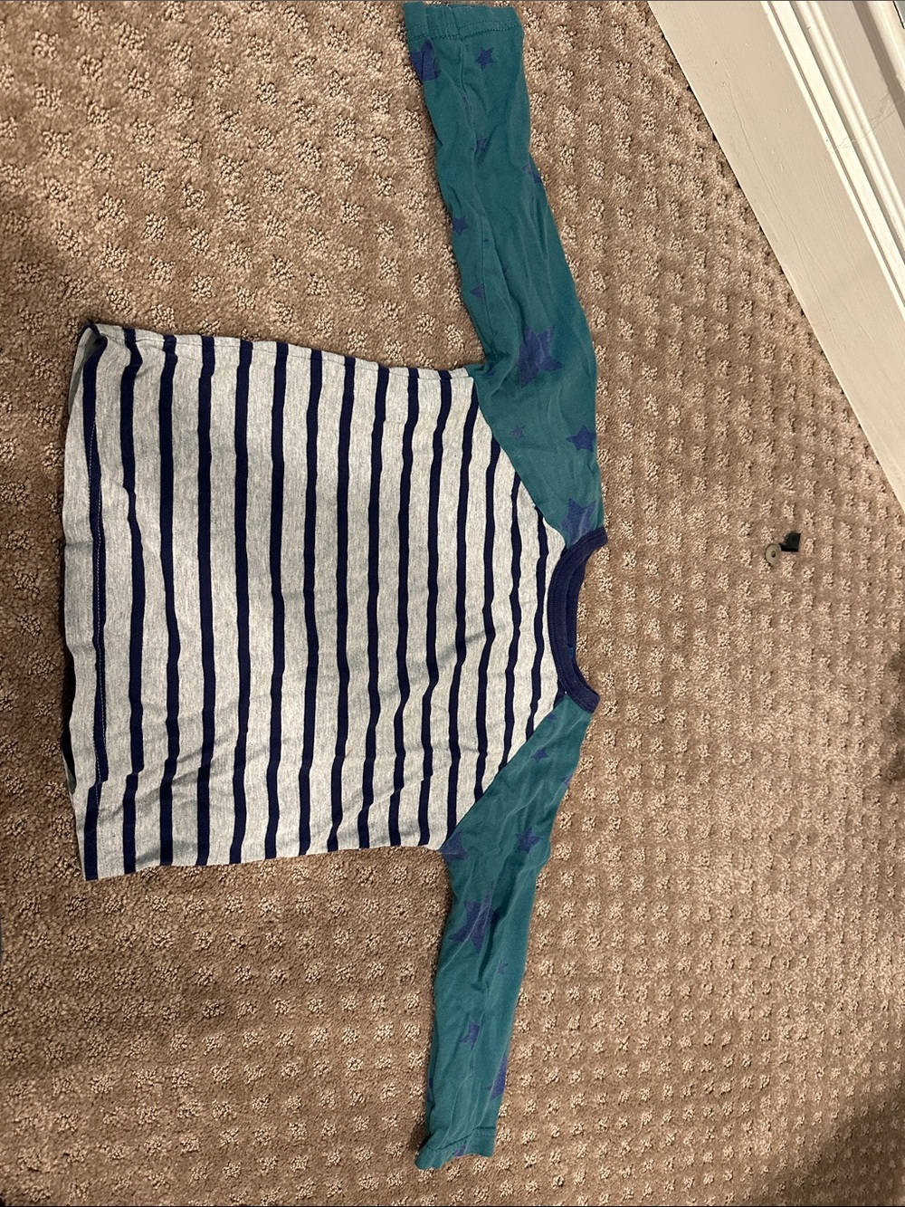 Mini Boden Striped Raglan Tee in Gray, Navy & Teal Stars